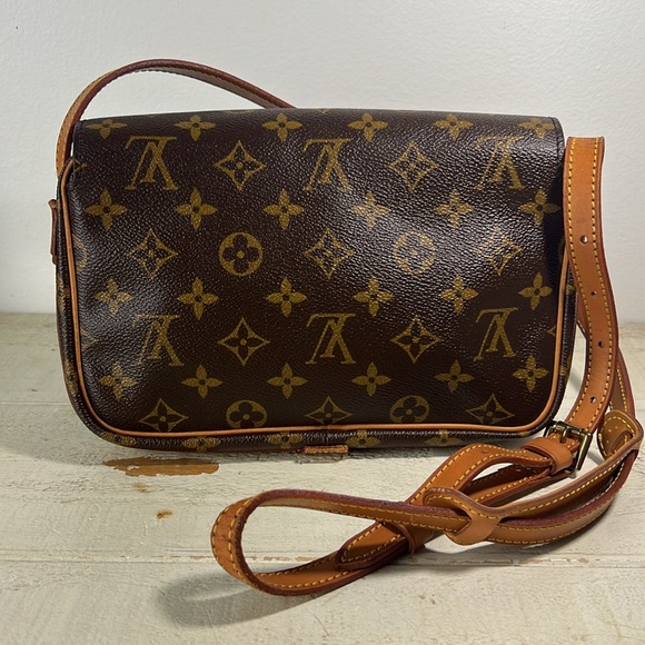 Louis Vuitton LV Shoulder Bag Saint Germain ✅COA Included - Picture 2 of 16